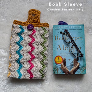 Zig Zag Book Sleeve crochet pattern, gift for book lovers and readers, tablet cover, iPad cover, kindle cover image 6