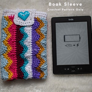 Zig Zag Book Sleeve crochet pattern, gift for book lovers and readers, tablet cover, iPad cover, kindle cover image 5