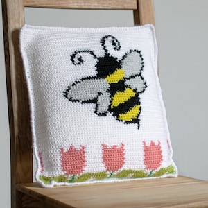 Bee Pillow, tapestry crochet pdf pattern only, throw pillow, cushion, spring summer pattern for bee lovers