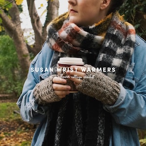 Susan Wrist Warmers | Crochet Wrist Warmers Fingerless Gloves Pattern