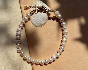 Feria Studio | Handmade pearl bracelet "Perlas" made of natural freshwater pearls, Valentine's Day girlfriend