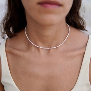 Féria | Collier de perles d'eau douce fait main perles pour bébé - nacre, vraies perles de riz, plaqué or 24K, argent sterling 925 ou plaqué or