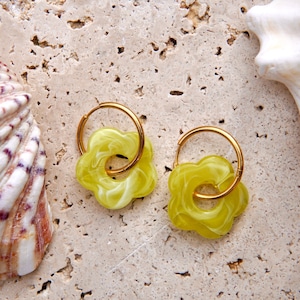 FeriaStudio | Gold-plated hoop earrings with flower pendant &quot;Betana&quot;, gold-plated, green/yellow