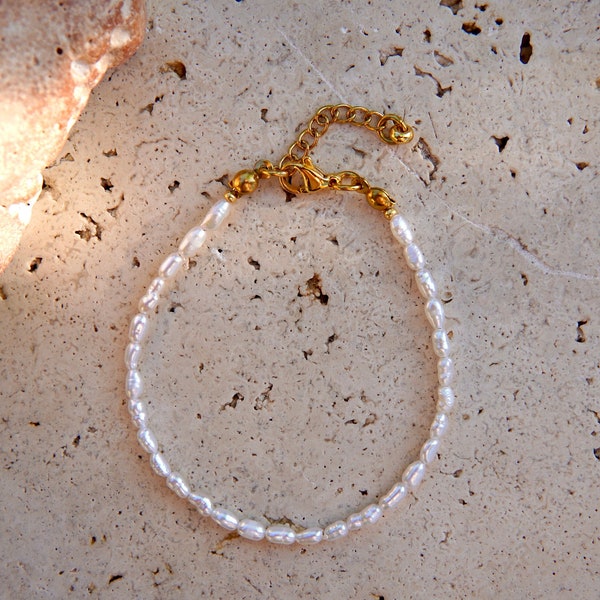 Feria | Handmade freshwater pearl bracelet with baby pearls - mother-of-pearl, genuine rice pearls, French gold plating or 925 sterling silver