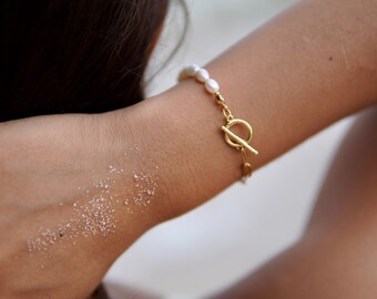FeriaStudio | Handmade pearl bracelet &quot;Luna&quot; - freshwater pearls, link chain, asymmetrical, half-half, French gold-plated
