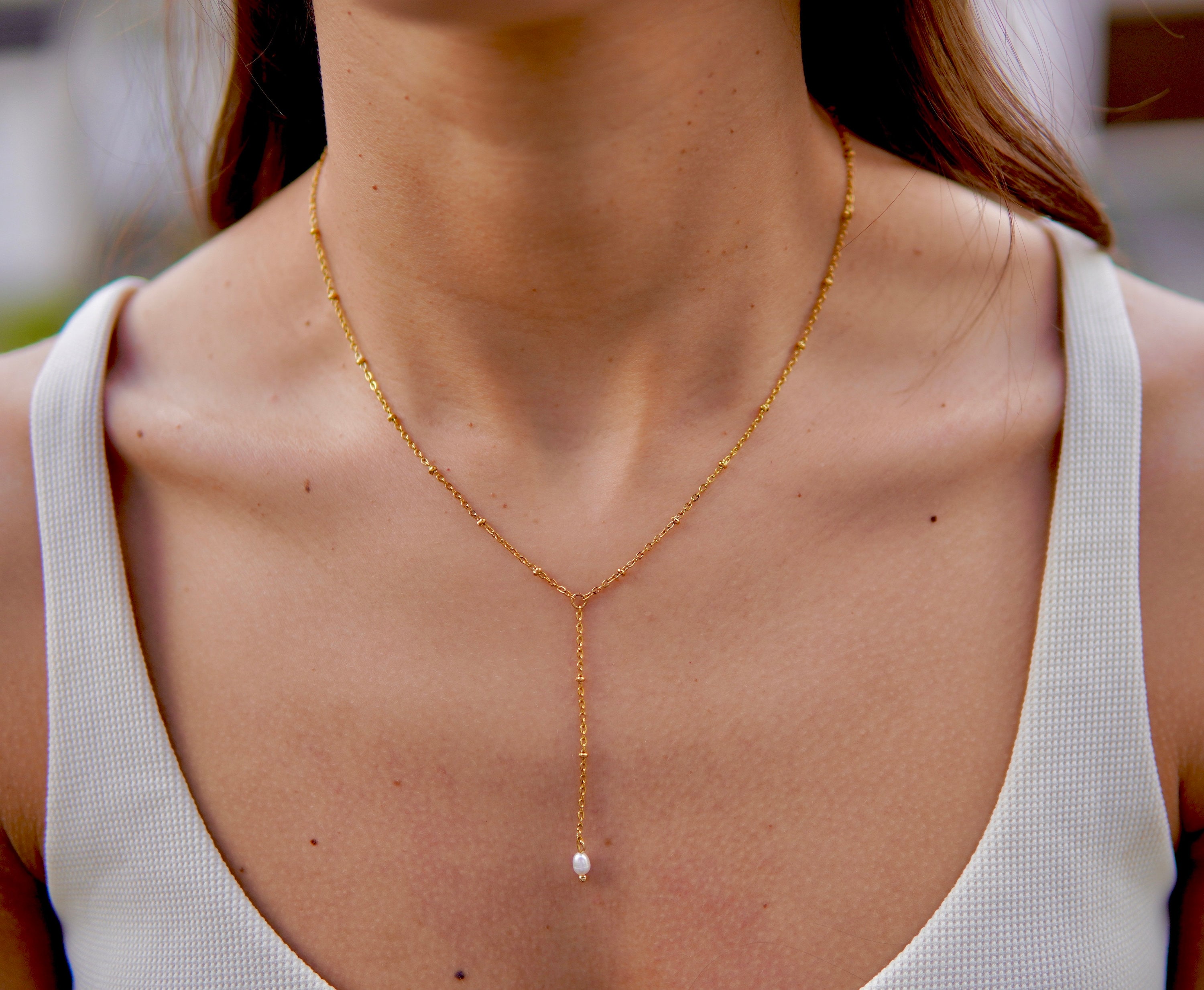 FeriaStudio| Handgemaakte Y-ketting “Mona” met kleine zoetwaterparel hanger filigraan, delicaat, verguld of sterling zilver