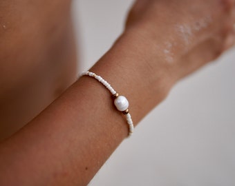 Feria Studio | Handmade bracelet "Coquito" with a real freshwater pearl - pearl bracelet, white, gift idea for girlfriend