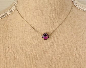 Collier ras du cou  trèfle en verre bicolore  violet et gris en acier inoxydable