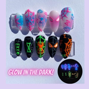 Arcane-verse nails glow-in-the-dark