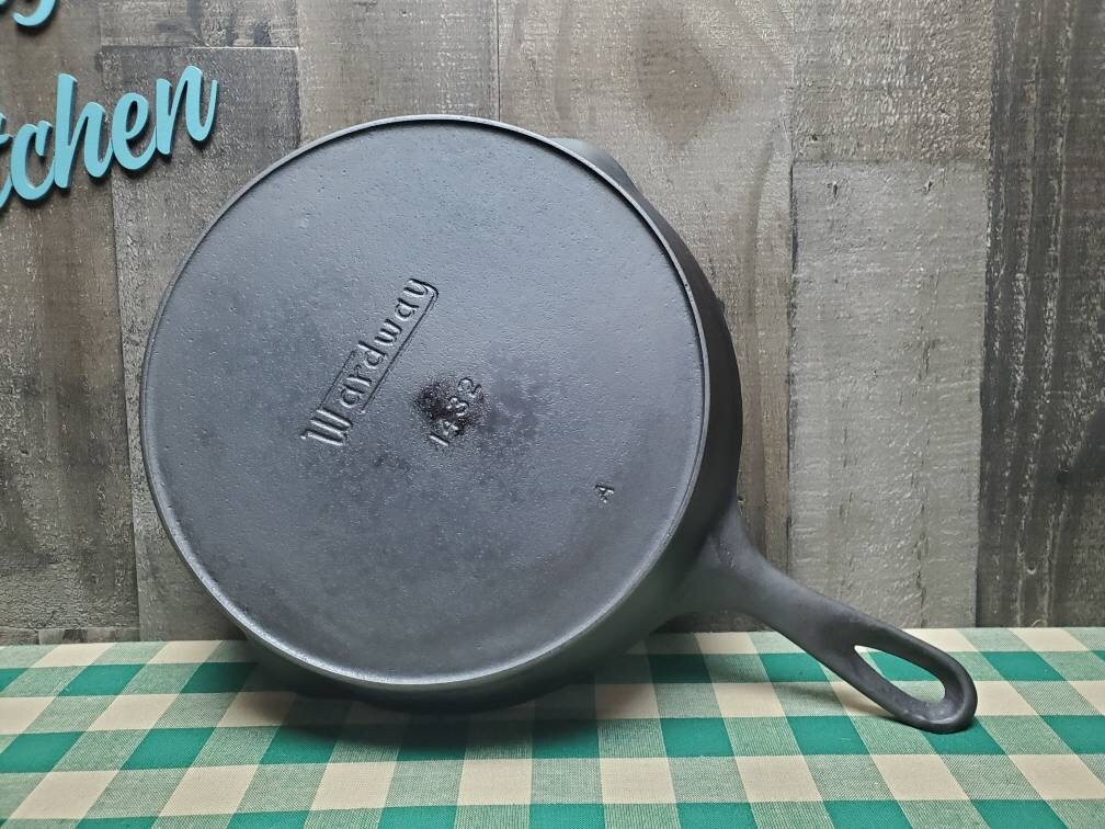 Buy Vintage Wardway 1433 by Wagner Cast Iron Skillet With Heat Online in  India 