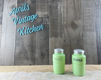 Jadeite Green Glass 1930's Jeanette McKee Beehive Salt and Pepper Shaker Range Set Pair Ribbed Uranium Glass Glows