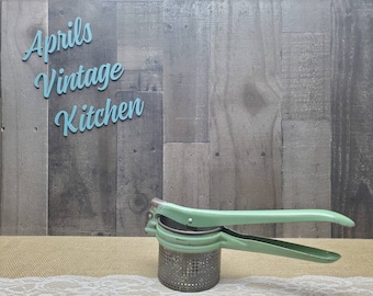 Vintage Green Metal Kitchen Utensil Food Tomato Potato Ricer Masher Mill With Handles
