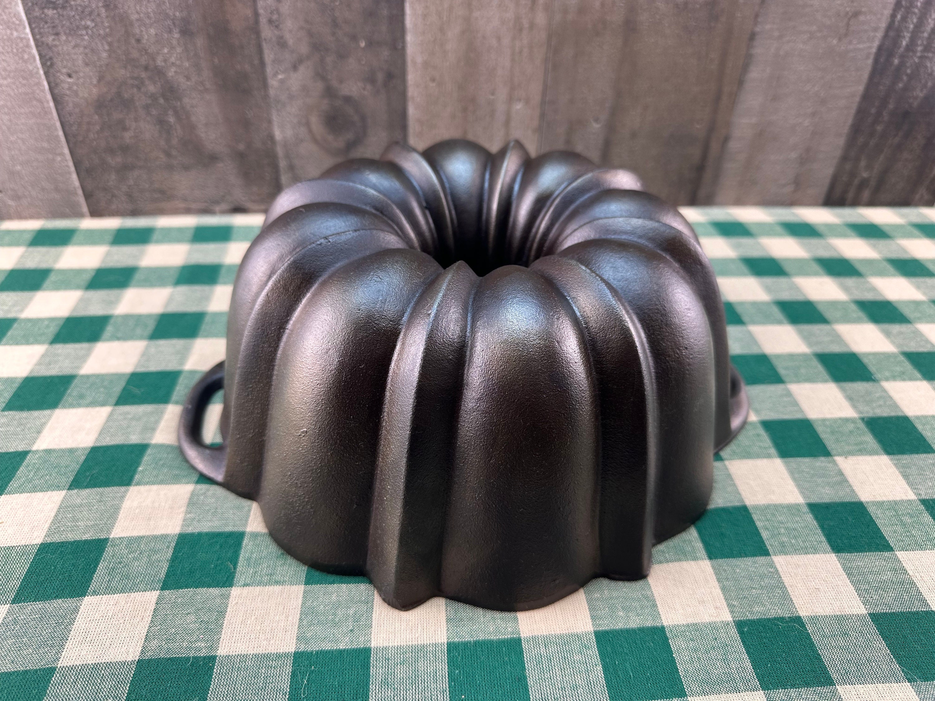 Lodge Unmarked Cast Iron Bundt Pan Cake Mold Etsy