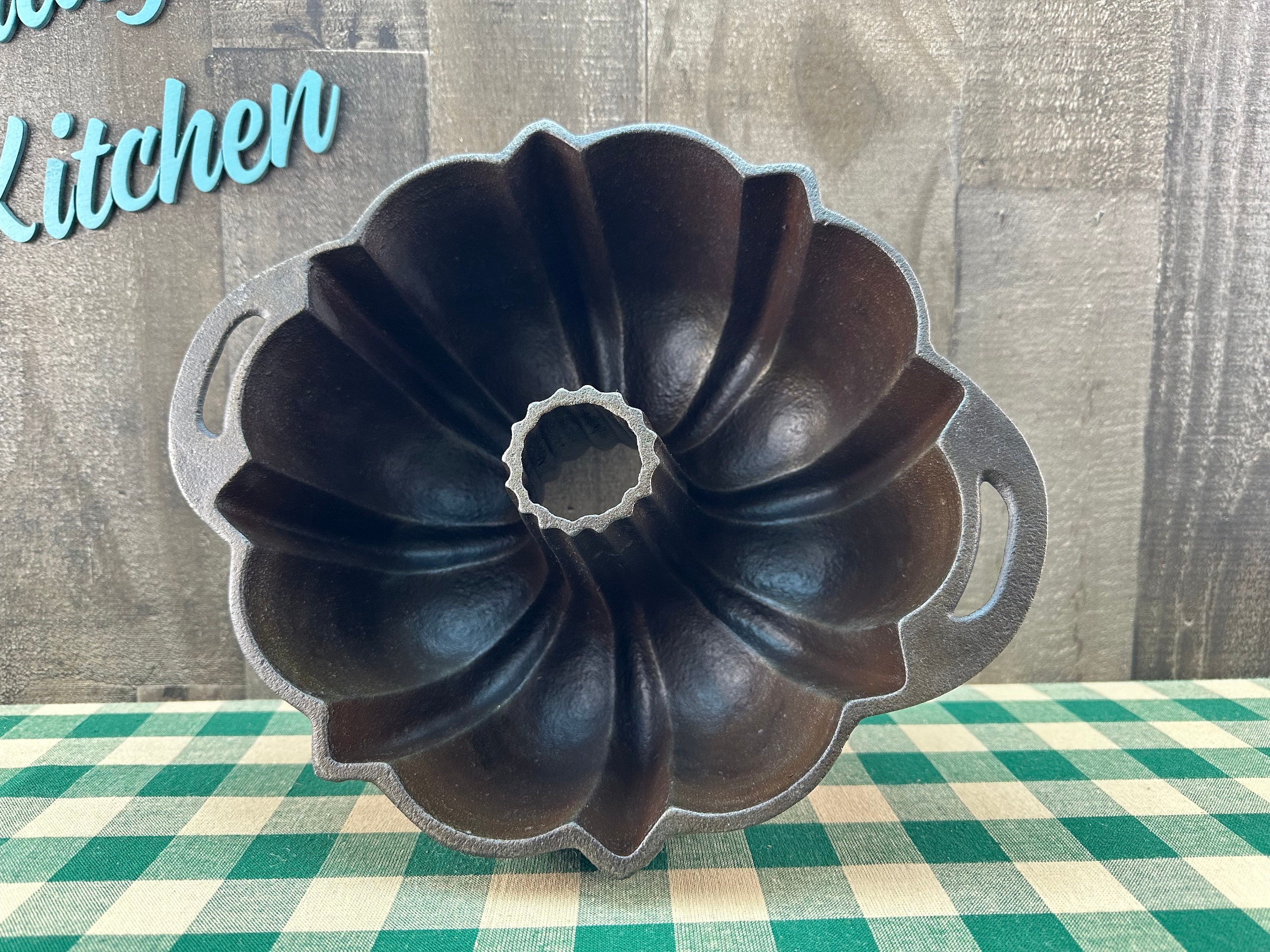 Lodge Unmarked Cast Iron Bundt Pan Cake Mold Etsy