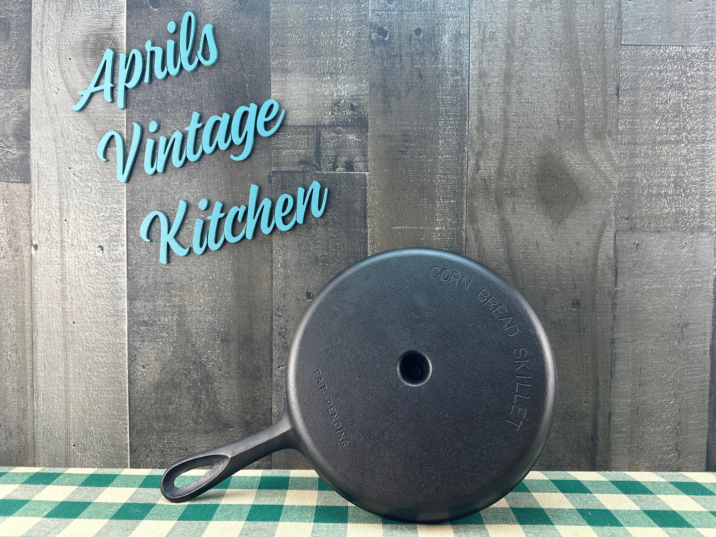 Vintage Cast Iron Cornbread Pan - Heirloomed