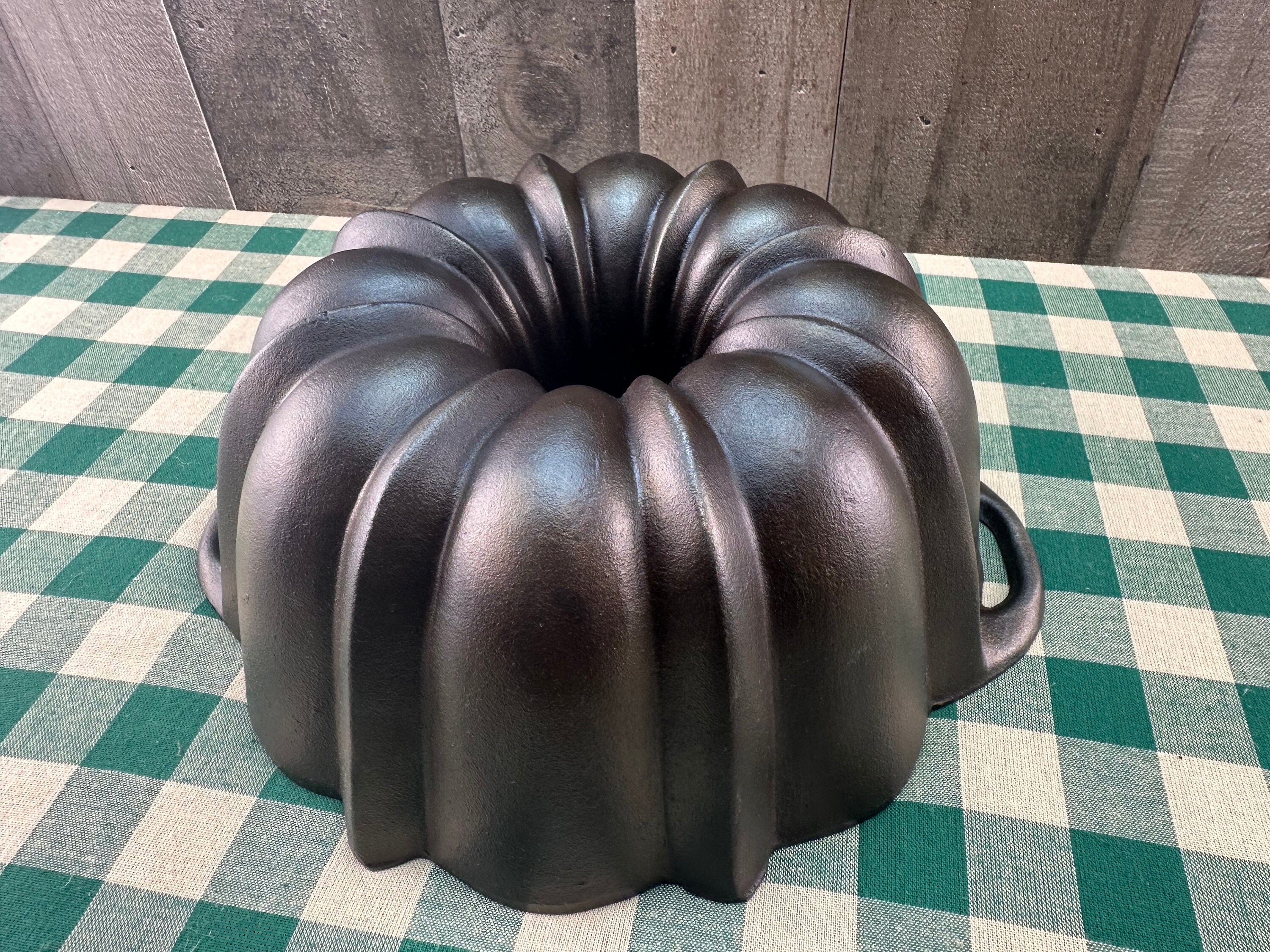 Lodge Unmarked Cast Iron Bundt Pan Cake Mold Etsy
