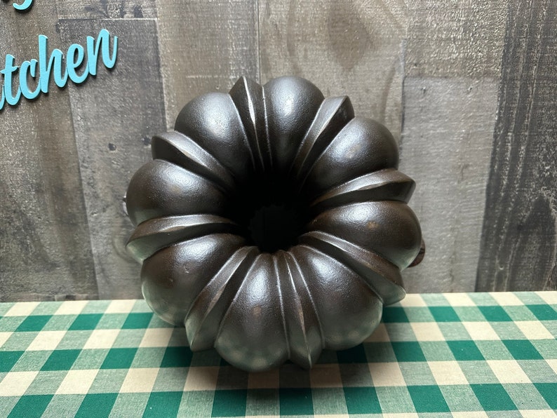 Unmarked Wagner Ware Cast Iron Bundt Pan Cake Mold Etsy
