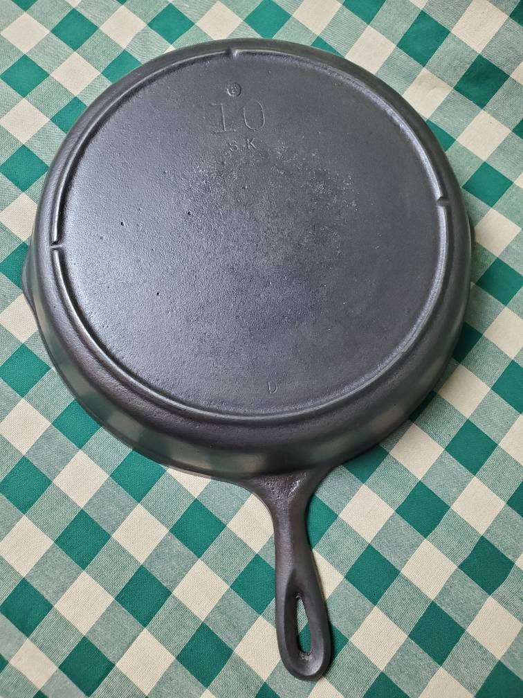 Vintage Lodge 10 Cast Iron Skillet With 3 Notch Heat Ring Etsy
