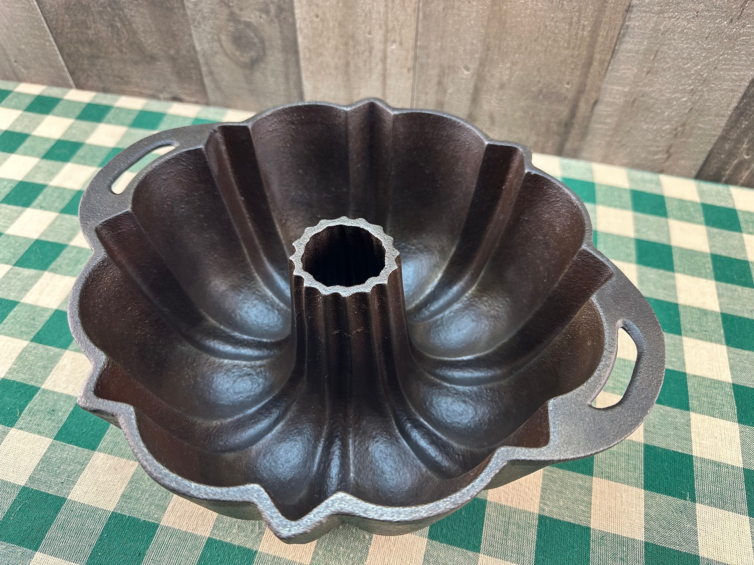Lodge Unmarked Cast Iron Bundt Pan Cake Mold Etsy