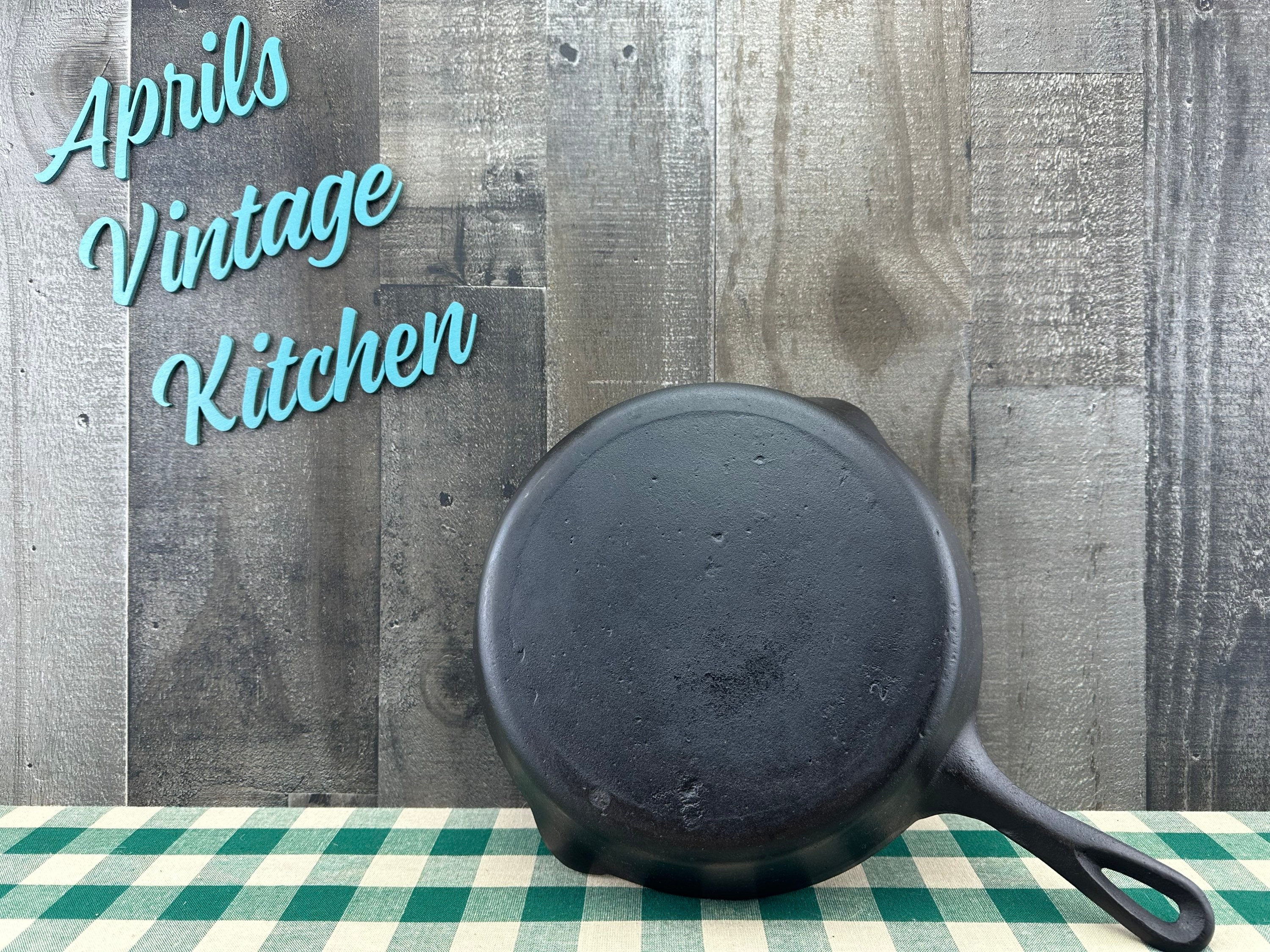 Unbranded Antique Raised #8 On Handle Cast Iron Round Griddle Gate Mar –  Olde Kitchen & Home