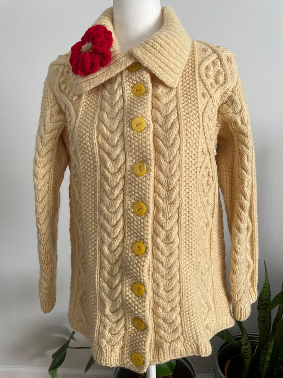 トップス 60's Hand made knit cardigan Vintage 60s/70s Hand Knit Cardigan Sweater With Flower
