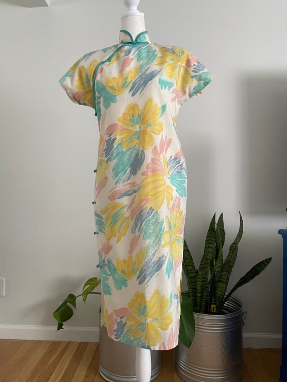 Vintage 80s Pastel Colored Floral Print Cheongsam 