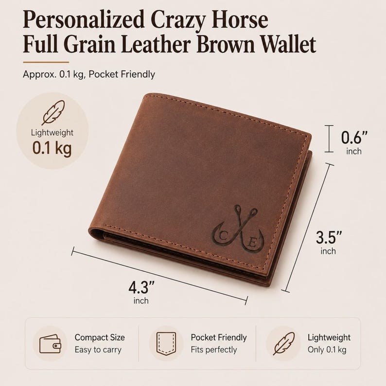 K&ouml;nnte beinhalten: Ein braunes Vollnarbenleder-Portemonnaie mit einer eingepr&auml;gten Angelhaken-Grafik und den Buchstaben C und E. Das Portemonnaie ist 4,3 Zoll breit, 3,5 Zoll hoch und 0,6 Zoll dick und wiegt 0,1 kg.