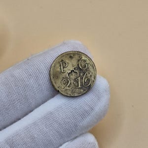 Genuine George III Gold Half Guinea Trade weight - Brass with crown counterstrike
