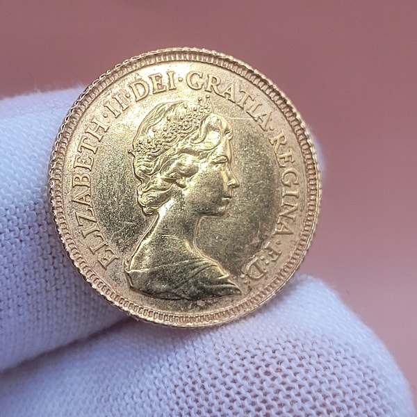 Genuine 1982 Elizabeth II Gold Half Sovereign Coin