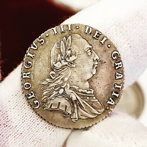 本物の 1592 年エリザベス 1 世の打ち出し銀 6 ペンス - チューダー