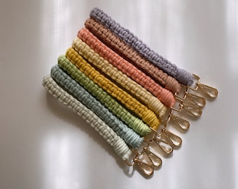 Chaveiro de pulso grande em macramê