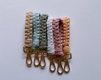 5.5” mini macrame wristlet