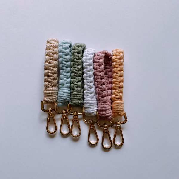 5.5” mini macrame wristlet