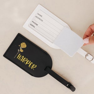 Etiqueta de equipaje personalizada con diseño de flor de nacimiento, regalo de viaje para bodas, etiqueta de equipaje de cuero vegano, regalo para ella, etiqueta de maleta, regalos para novias