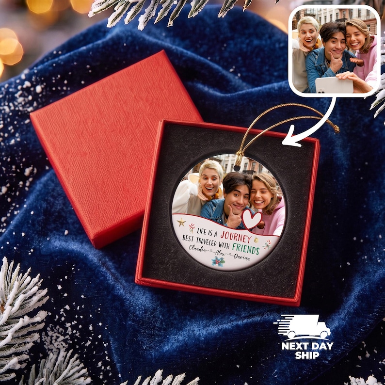 Best Friends Photo Ornament, Friends Travel Keepsake, Christmas 2025 with Besties, Friend Group Gift, Friendship Token Ornament bild 5