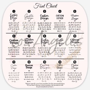 K&ouml;nnte beinhalten: Eine Schriftartentabelle mit f&uuml;nfzehn verschiedenen Typografiestilen, die von eins bis f&uuml;nfzehn nummeriert sind. Jeder Stil zeigt den Schriftzug Custom Design sowie das vollst&auml;ndige Alphabet in Gro&szlig;- und Kleinbuchstaben. Schwarzer Text auf hellrosa Grund.