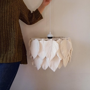 Lámpara bohemia, lámpara de araña con flecos, pantalla de lámpara con borlas de 40 cm de ancho, lámpara de araña de macramé, pantalla de lámpara bohemia, decoración bohemia, lámpara de araña con borlas