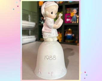 Precious Moments 1988 Tijd om je een vrolijk kerstfeest te wensen: porseleinen bel