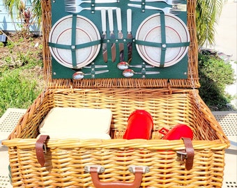 Vintage picnic basket set for 4 Made by Optima England