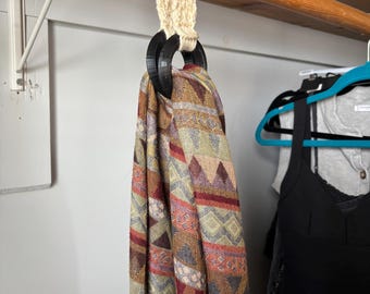 Opberger voor hangende sjaal en riem