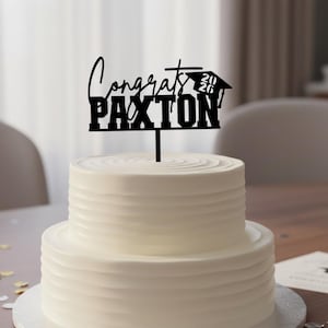 Adornos y adornos para tartas de graduación de 2026 personalizados para celebraciones de secundaria o universidad.