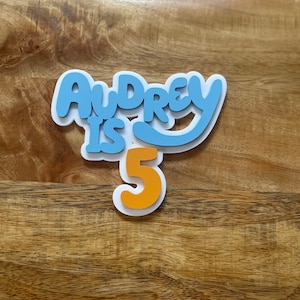 Bluey-taarttopper | Bluey-verjaardagsfeestje | Bluey gepersonaliseerde taartbedel | Bluey taarttopper meisje
