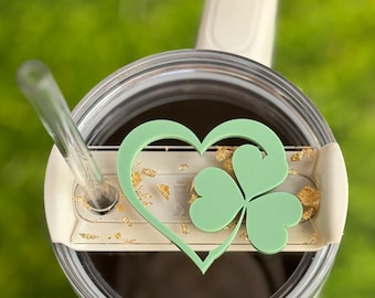 Adorno personalizado de Stanley para el Día de San Patricio: placa de acrílico con nombre de trébol