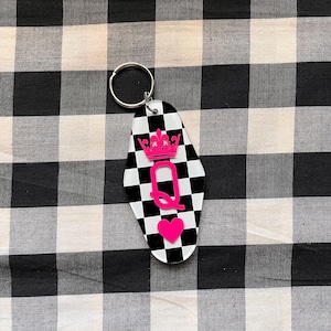 Queen of hearts checkered motel style keychain | keychain | key fob | motel keychain | retro keychain