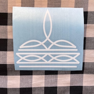 Peut inclure: Autocollant en vinyle blanc avec un motif de n&oelig;ud celtique. Le n&oelig;ud est une repr&eacute;sentation stylis&eacute;e d'un n&oelig;ud de la trinit&eacute;, symbole de foi, d'amour et d'espoir.
