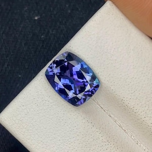 Highly Pleochroism Tanzanite Long Cushion Colour Change From Sides 3.5 Carat Flawless Lustrous Least Found Colour Change Tanzanite