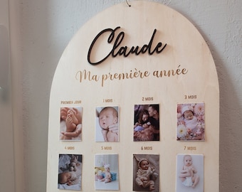 Panneau photo souvenir pour la première année de bébé. 12 ou 16 emplacements photo pour immortaliser les plus beaux moments.