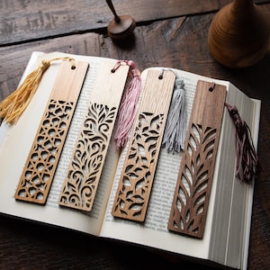 Bookmark (different models) in four customizable wood species, laser cut and adorned with a color pompom of your choice.