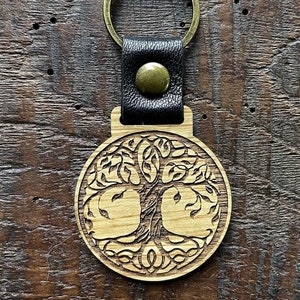 Tree of life keychain with leather strap, several models and different types of wood