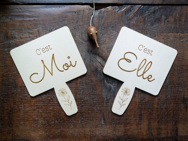 Pancartes en bois du jeu Elle et lui et questions pour une animation de mariage ou d'EVJF / EVJH image 1